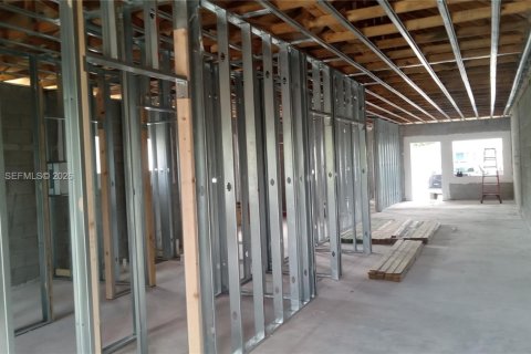 Propiedad comercial en venta en Miami Gardens, Florida № 2040177 - foto 3