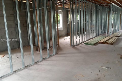 Propiedad comercial en venta en Miami Gardens, Florida № 2040177 - foto 5