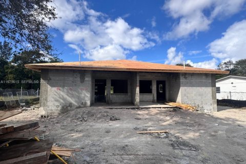 Propiedad comercial en venta en Miami Gardens, Florida № 2040177 - foto 2