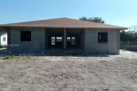 Propiedad comercial en Miami Gardens, Florida № 2040177