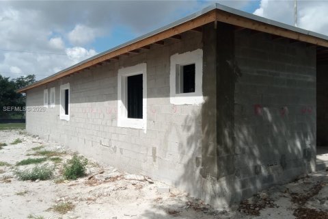 Propiedad comercial en venta en Miami Gardens, Florida № 2040177 - foto 7