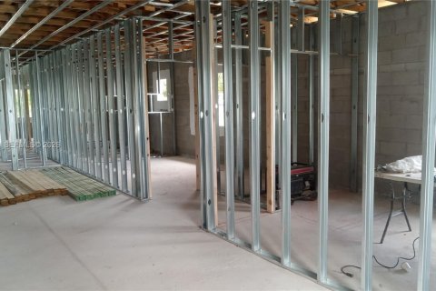 Propiedad comercial en venta en Miami Gardens, Florida № 2040177 - foto 9