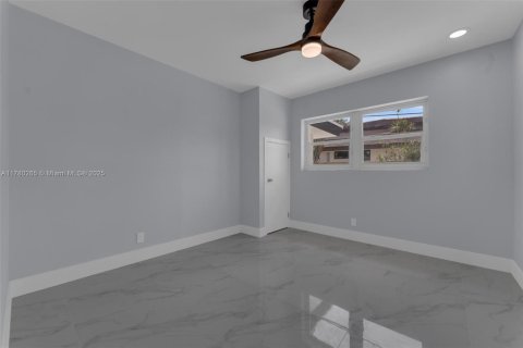House in Lighthouse Point, Florida 4 bedrooms, 259.66 sq.m. № 1739692 - photo 23