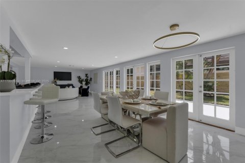 House in Lighthouse Point, Florida 4 bedrooms, 259.66 sq.m. № 1739692 - photo 4