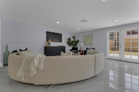 House in Lighthouse Point, Florida 4 bedrooms, 259.66 sq.m. № 1739692 - photo 27