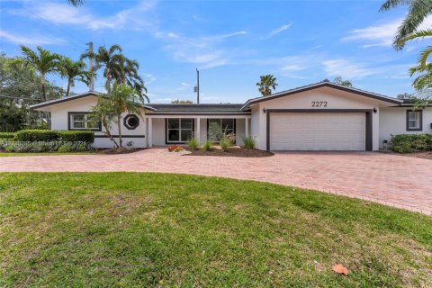 House in Lighthouse Point, Florida 4 bedrooms, 259.66 sq.m. № 1739692 - photo 5