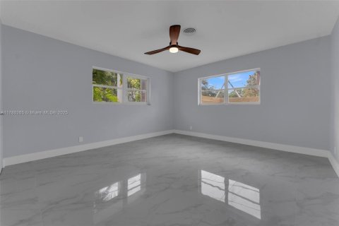 House in Lighthouse Point, Florida 4 bedrooms, 259.66 sq.m. № 1739692 - photo 17