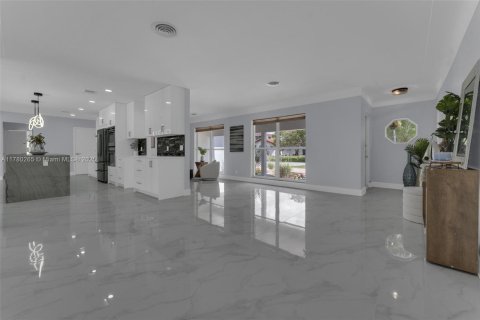 House in Lighthouse Point, Florida 4 bedrooms, 259.66 sq.m. № 1739692 - photo 26