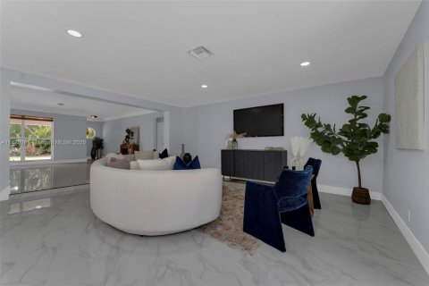 House in Lighthouse Point, Florida 4 bedrooms, 259.66 sq.m. № 1739692 - photo 28