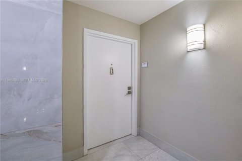 Condominio en venta en Hollywood, Florida, 2 dormitorios, 114.27 m2 № 2001529 - foto 24