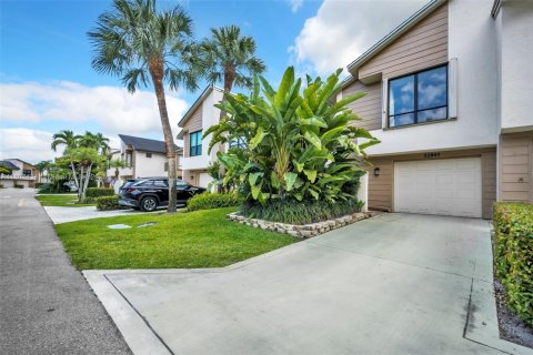 Townhouse in Boca Raton, Florida 3 bedrooms, 195.56 sq.m. № 1875516 - photo 1