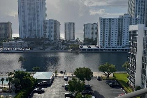 Condominio en venta en Hallandale Beach, Florida, 1 dormitorio, 85.01 m2 № 2048895 - foto 11