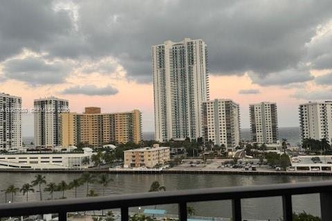 Condominio en venta en Hallandale Beach, Florida, 1 dormitorio, 85.01 m2 № 2048895 - foto 14