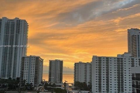 Condominio en venta en Hallandale Beach, Florida, 1 dormitorio, 85.01 m2 № 2048895 - foto 15