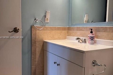 Condominio en venta en Hallandale Beach, Florida, 1 dormitorio, 85.01 m2 № 2048895 - foto 8