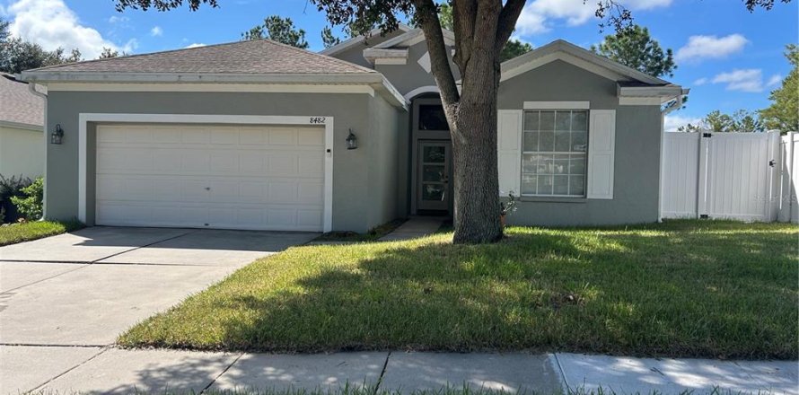 Villa ou maison à Brooksville, Floride 3 chambres, 174.75 m2 № 2386451