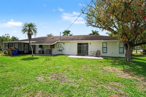 Propiedad comercial en venta en Fort Myers, Florida, 4 dormitorios, 156.91 m2 № 2202539 - foto 19