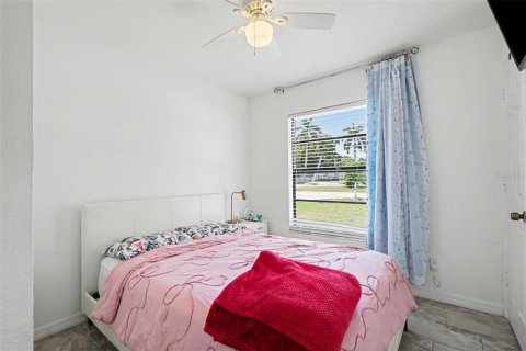 Propiedad comercial en venta en Fort Myers, Florida, 4 dormitorios, 156.91 m2 № 2202539 - foto 13
