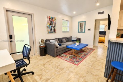 Villa ou maison à louer à Miami, Floride: 2 chambres, 63.17 m2 № 2385096 - photo 6