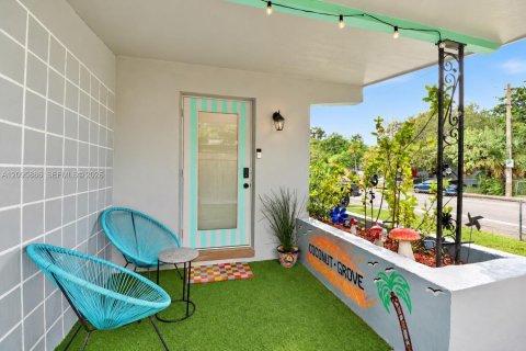 Villa ou maison à louer à Miami, Floride: 2 chambres, 63.17 m2 № 2385096 - photo 2