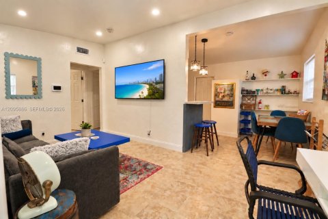 Villa ou maison à louer à Miami, Floride: 2 chambres, 63.17 m2 № 2385096 - photo 4