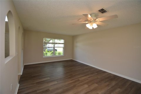 Villa ou maison à louer à Palm Coast, Floride: 4 chambres, 188.96 m2 № 2360785 - photo 4
