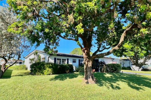 Villa ou maison à vendre à Margate, Floride: 2 chambres, 141.49 m2 № 1963586 - photo 2