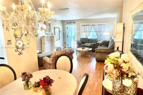 Villa ou maison à vendre à Margate, Floride: 2 chambres, 141.49 m2 № 1963586 - photo 4