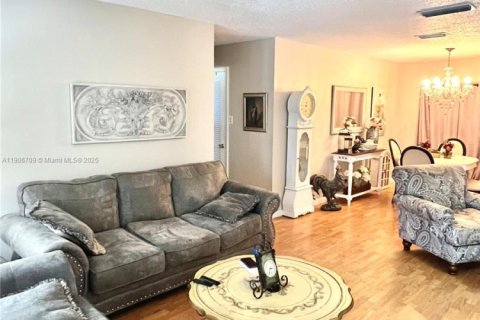 Villa ou maison à vendre à Margate, Floride: 2 chambres, 141.49 m2 № 1963586 - photo 3