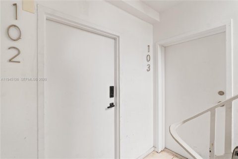 Снять в аренду кондоминиум в Майами-Бич, Флорида 2 спальни, 43.57м2, № 2003822 - фото 20