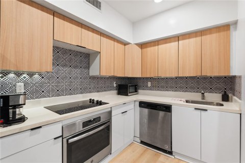 Кондоминиум с 2 спальнями в Майами-Бич, Флорида № 2003822