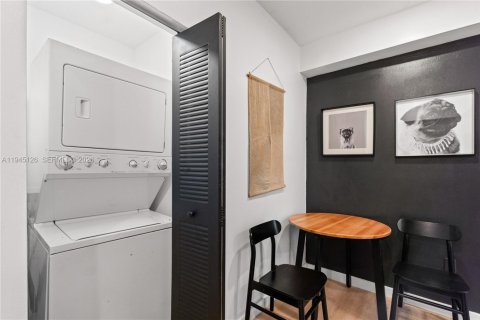 Снять в аренду кондоминиум в Майами-Бич, Флорида 2 спальни, 43.57м2, № 2003822 - фото 4