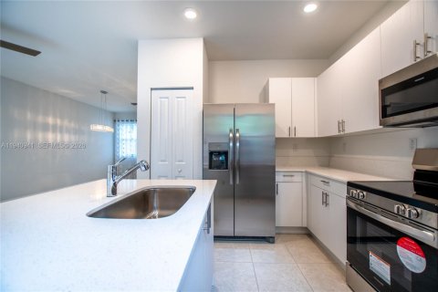 Снять в аренду таунхаус в Хомстед, Флорида 3 спальни, 123.65м2, № 1998841 - фото 12