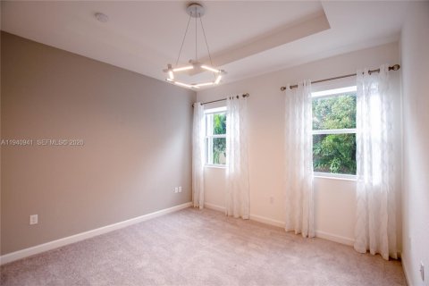 Снять в аренду таунхаус в Хомстед, Флорида 3 спальни, 123.65м2, № 1998841 - фото 19