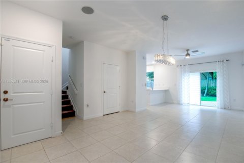 Снять в аренду таунхаус в Хомстед, Флорида 3 спальни, 123.65м2, № 1998841 - фото 16