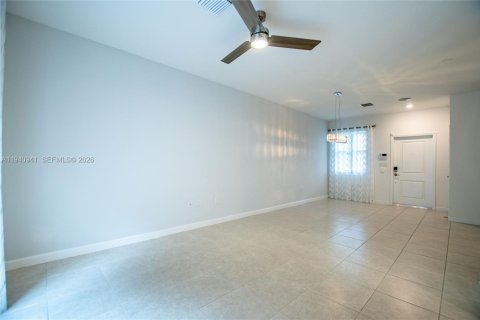 Снять в аренду таунхаус в Хомстед, Флорида 3 спальни, 123.65м2, № 1998841 - фото 14