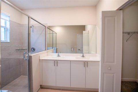 Снять в аренду таунхаус в Хомстед, Флорида 3 спальни, 123.65м2, № 1998841 - фото 25