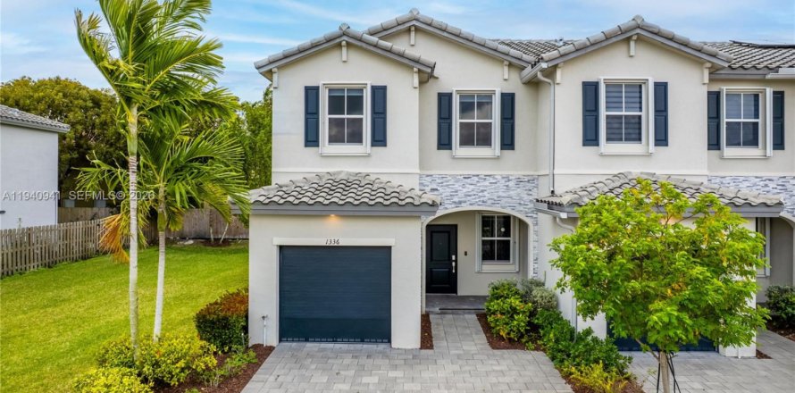 Таунхаус в Хомстед, Флорида 3 спальни, 123.65м2 № 1998841