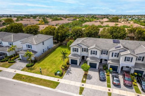 Снять в аренду таунхаус в Хомстед, Флорида 3 спальни, 123.65м2, № 1998841 - фото 3