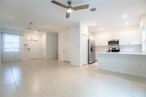 Снять в аренду таунхаус в Хомстед, Флорида 3 спальни, 123.65м2, № 1998841 - фото 8