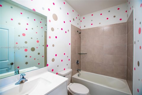 Снять в аренду таунхаус в Хомстед, Флорида 3 спальни, 123.65м2, № 1998841 - фото 30