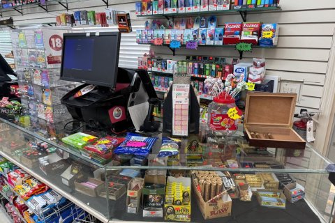 Commercial property in Hialeah, Florida № 2043045 - photo 3