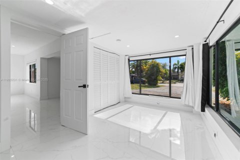 Casa en alquiler en North Miami Beach, Florida, 4 dormitorios, 124.49 m2 № 1976152 - foto 10