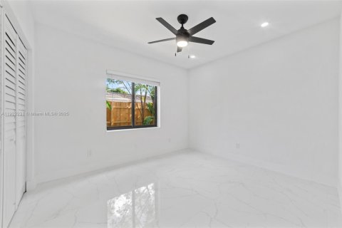 Casa en alquiler en North Miami Beach, Florida, 4 dormitorios, 124.49 m2 № 1976152 - foto 17