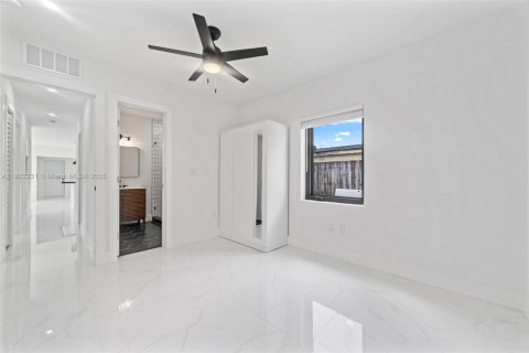 Casa en alquiler en North Miami Beach, Florida, 4 dormitorios, 124.49 m2 № 1976152 - foto 15