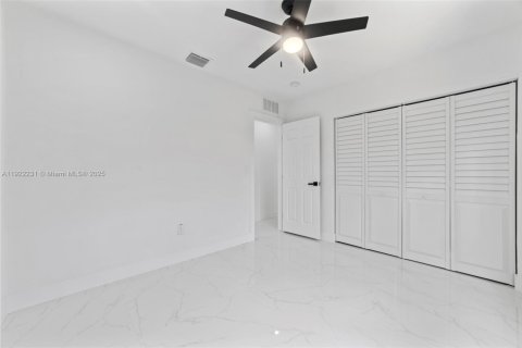 Casa en alquiler en North Miami Beach, Florida, 4 dormitorios, 124.49 m2 № 1976152 - foto 18