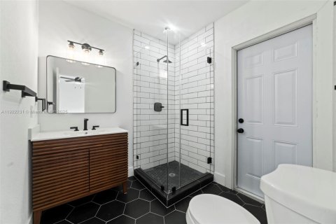 Casa en alquiler en North Miami Beach, Florida, 4 dormitorios, 124.49 m2 № 1976152 - foto 16