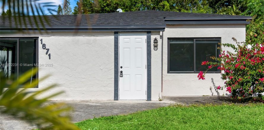 Casa en North Miami Beach, Florida 4 dormitorios, 124.49 m2 № 1976152