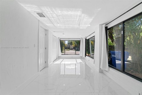 Casa en alquiler en North Miami Beach, Florida, 4 dormitorios, 124.49 m2 № 1976152 - foto 11