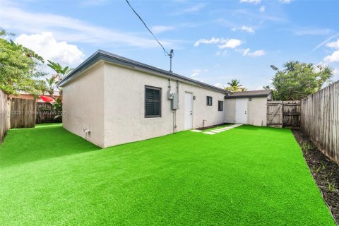 Casa en alquiler en North Miami Beach, Florida, 4 dormitorios, 124.49 m2 № 1976152 - foto 21